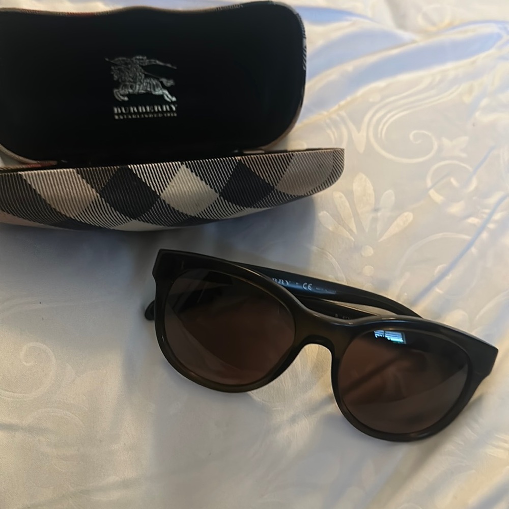 100% authentic Burberry sunglasses